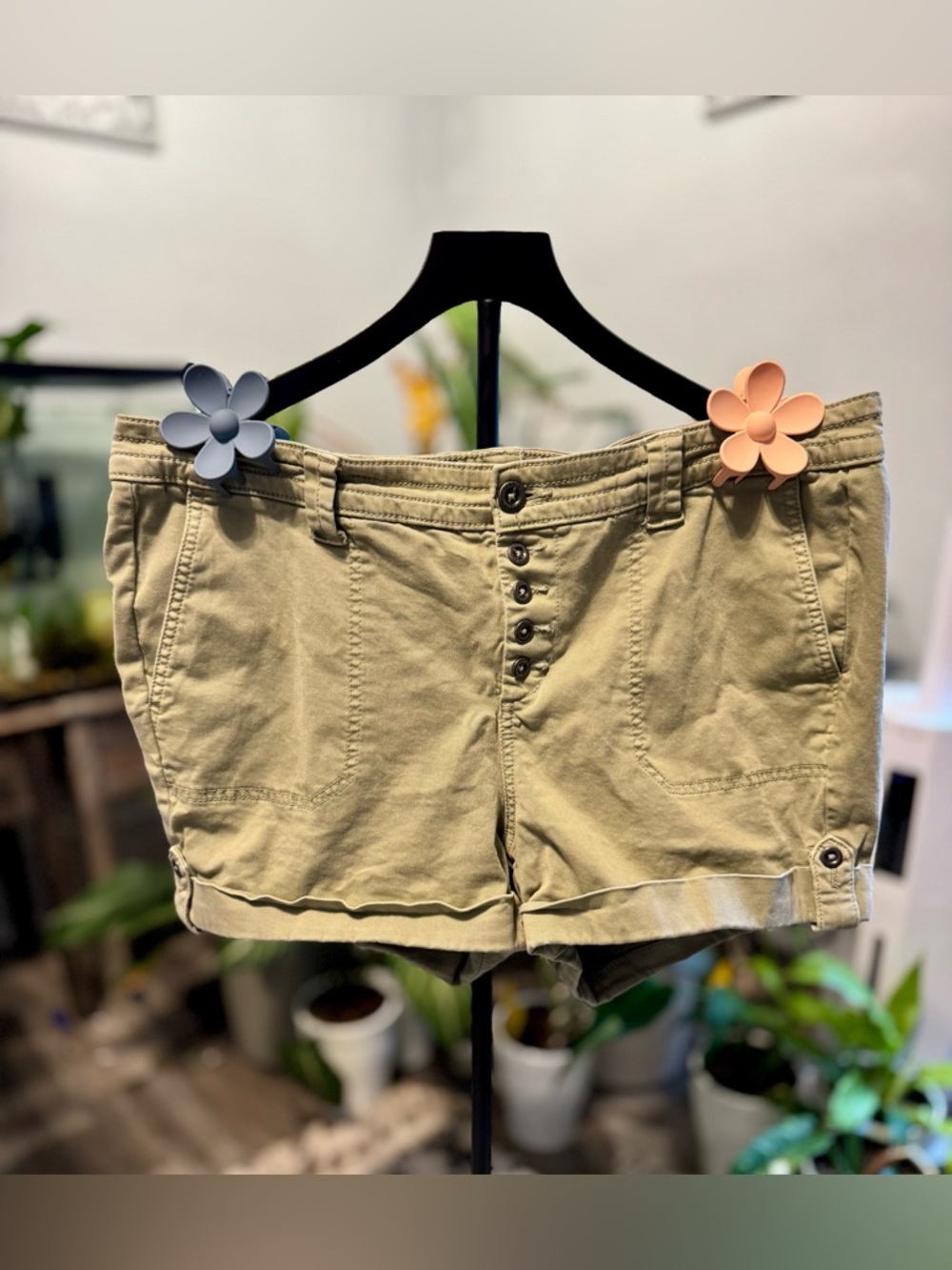 Torrid khaki green shorts